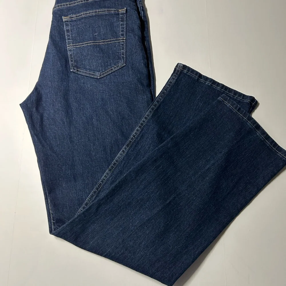 Wrangler men’s 35/32 authentic dark wash denim with stretch‎ waistband